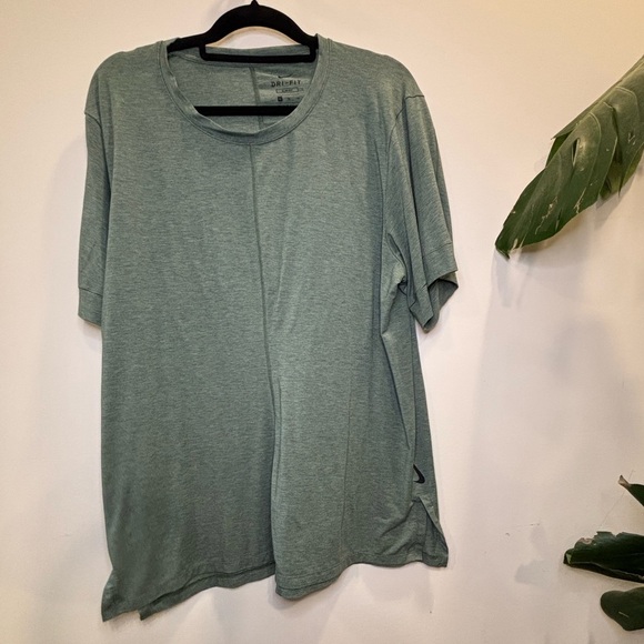 Nike XL Dri- Fit Green Tee - Picture 1 of 2